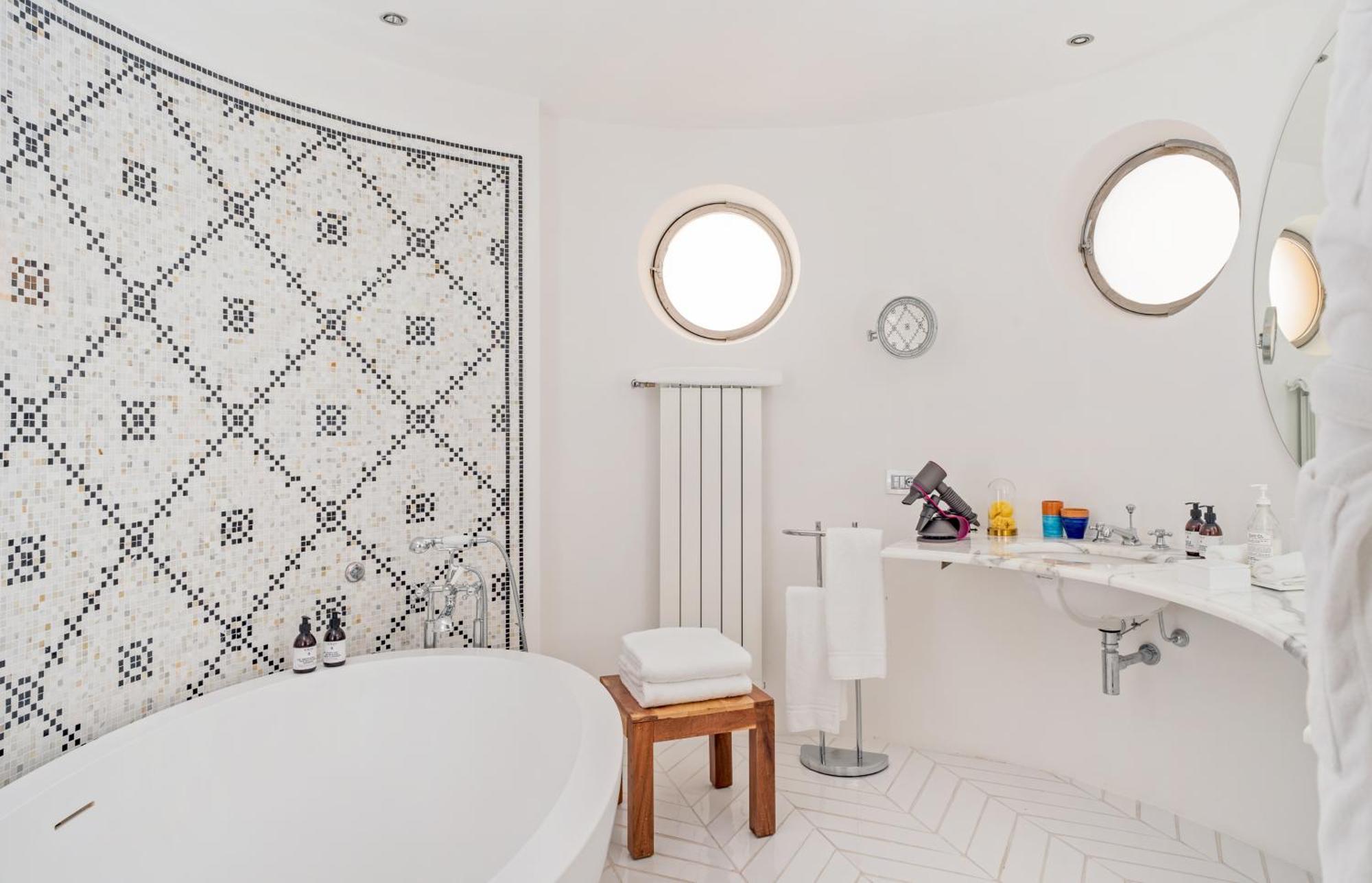 Two-Bedroom Suite,1541761918:JPEG